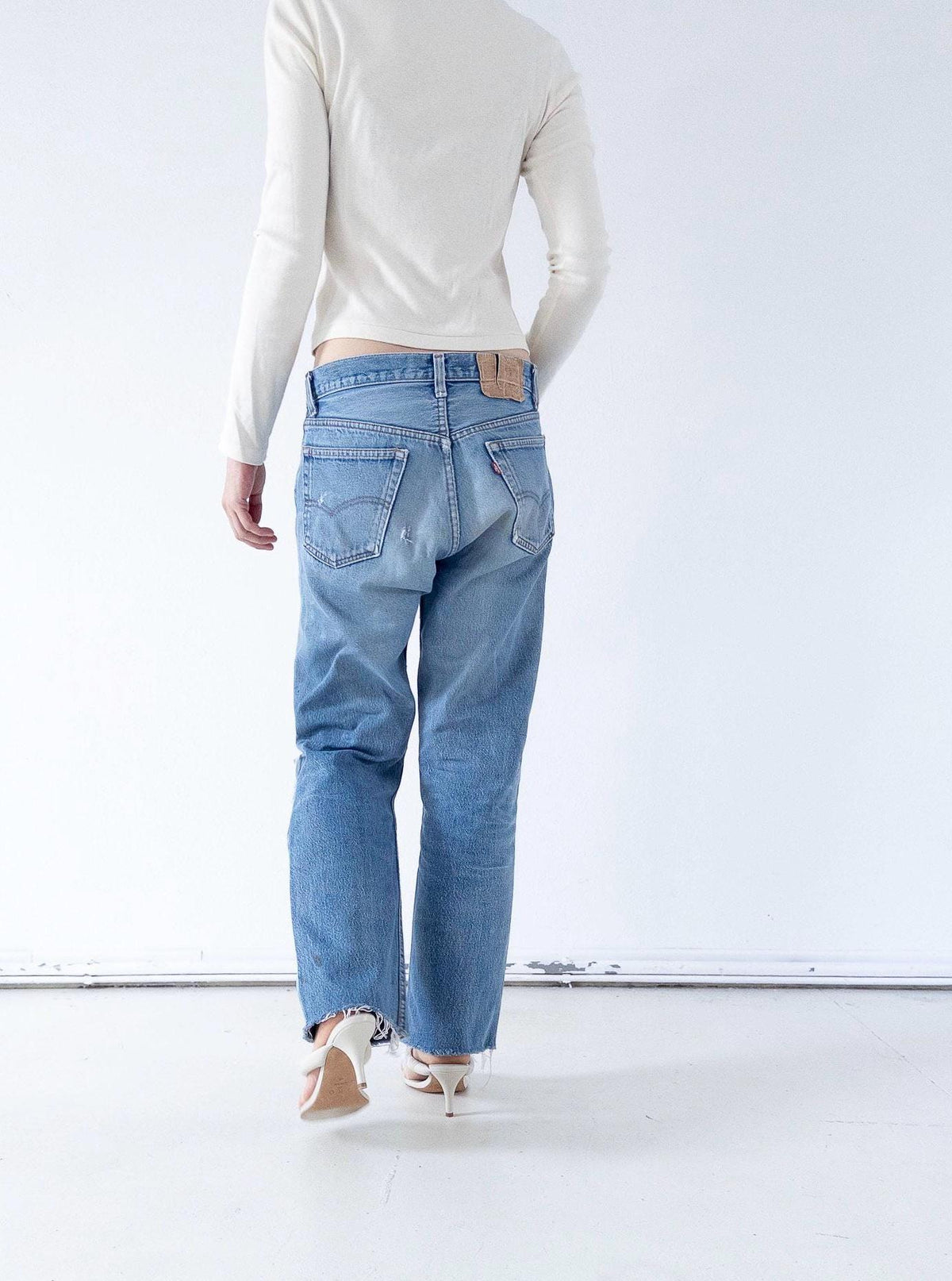 Levis 501 Jeans W30 L32 80s Vintage Made in USA Paint Splattered Thrashed Faded Mid Wash Denim 1987