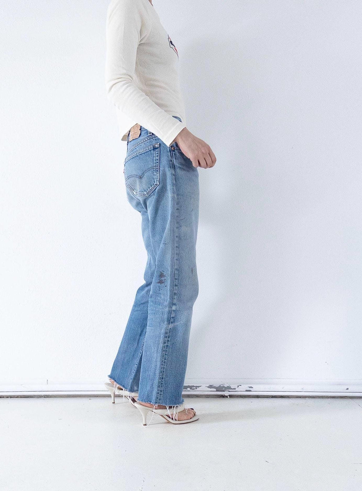 Levis 501 Jeans W30 L32 80s Vintage Made in USA Paint Splattered Thrashed Faded Mid Wash Denim 1987