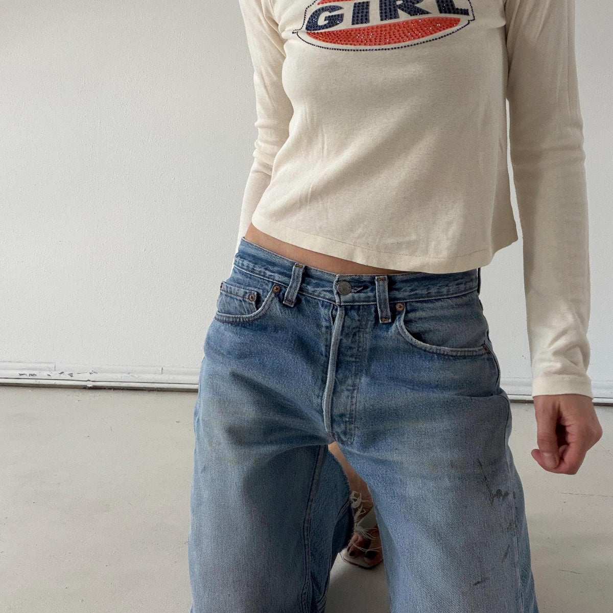 Levis 501 Jeans W30 L32 80s Vintage Made in USA Paint Splattered Thrashed Faded Mid Wash Denim 1987