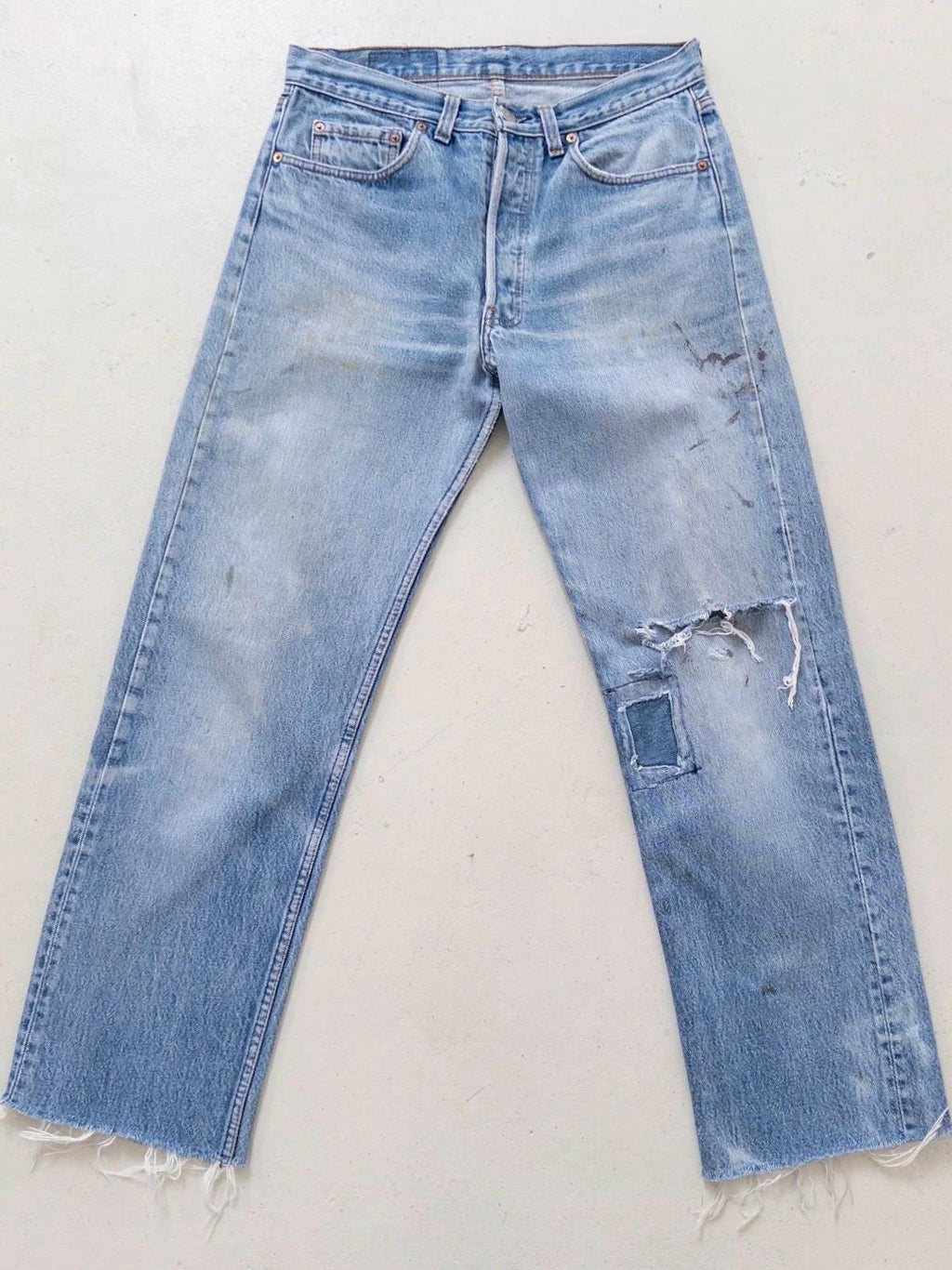 Levis 501 Jeans W30 L32 80s Vintage Made in USA Paint Splattered Thrashed Faded Mid Wash Denim 1987