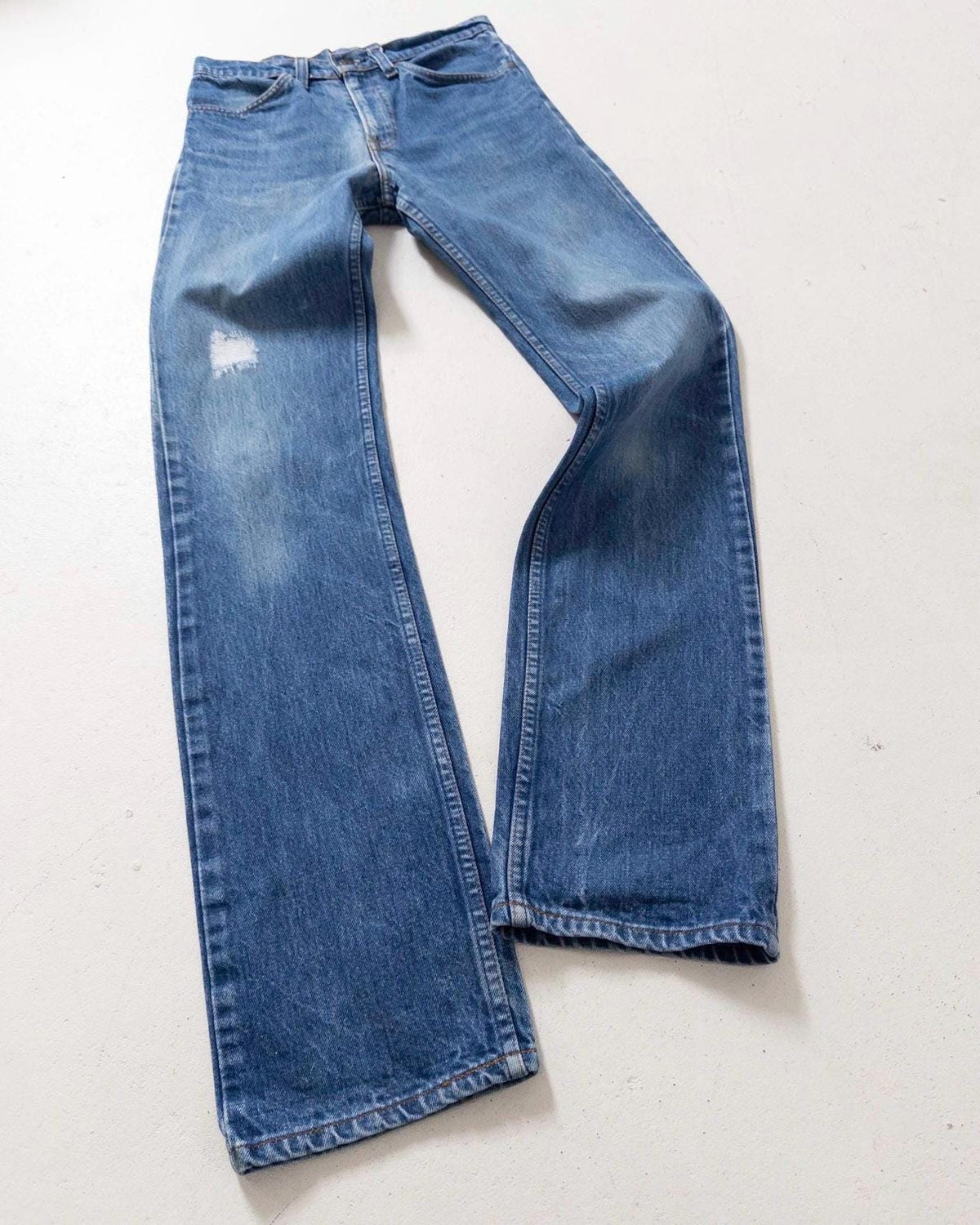Levis 519 W26-27 L36 80s Vintage Orange Tab Denim Faded Mid Blue Cigarette Jeans Made in USA 1984