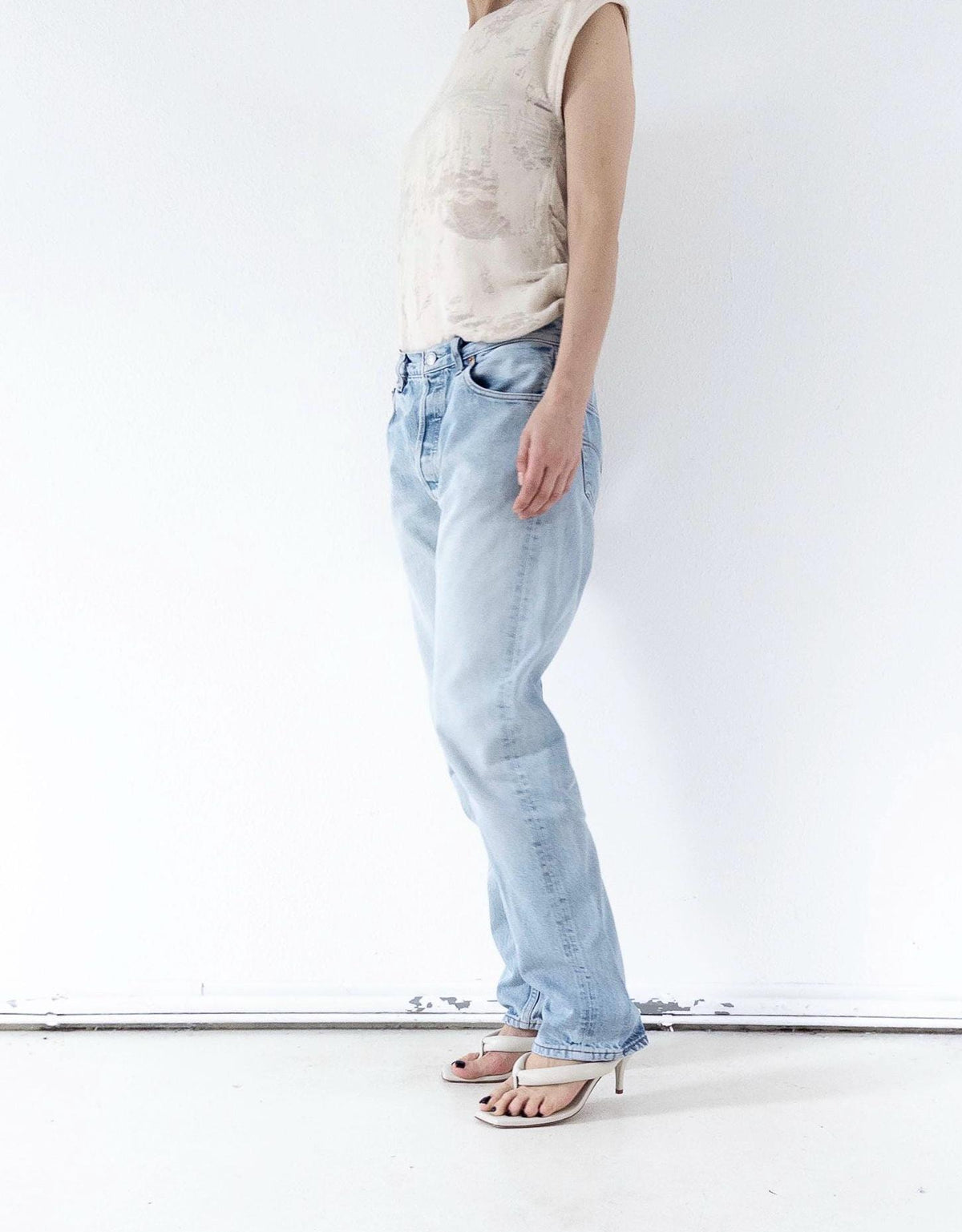 Levis 501 Jeans W32 L32 90s Vintage Made in France Faded Light Blue Distressed Denim 1996