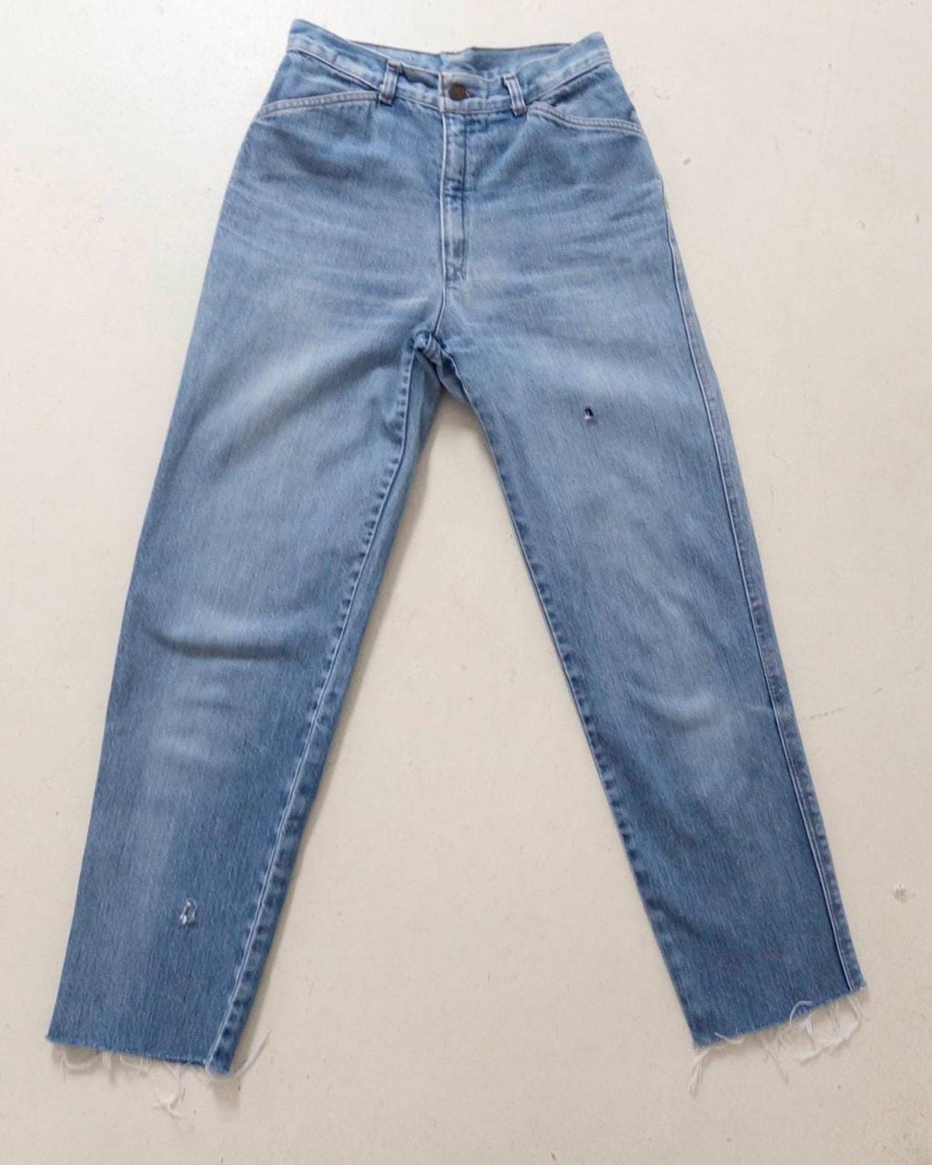 Levis Mom Jeans W27/28 L31 80s Vintage Made in France 1983 Faded Light Blue Distressed Ripped Denim