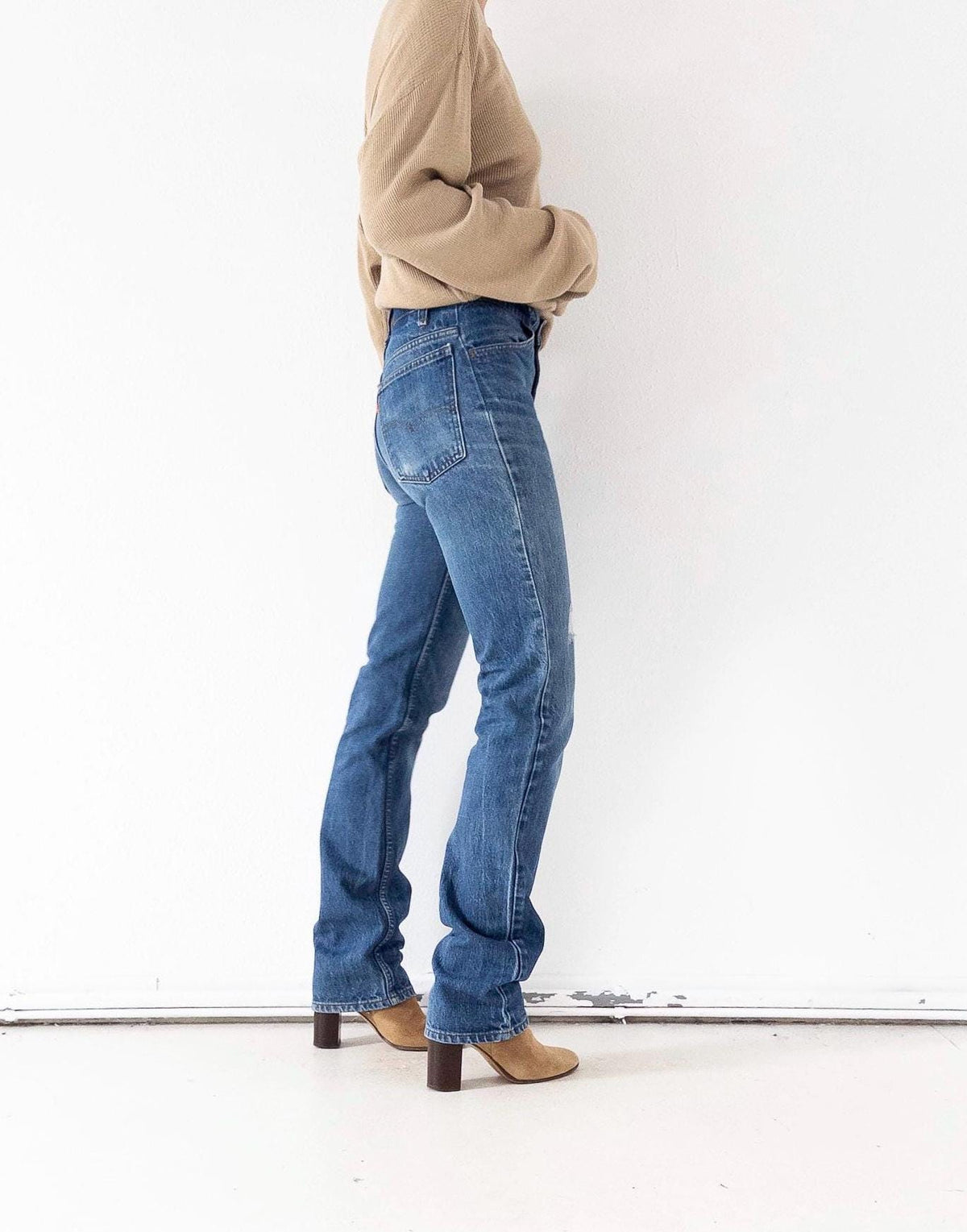 Levis 519 W26-27 L36 80s Vintage Orange Tab Denim Faded Mid Blue Cigarette Jeans Made in USA 1984