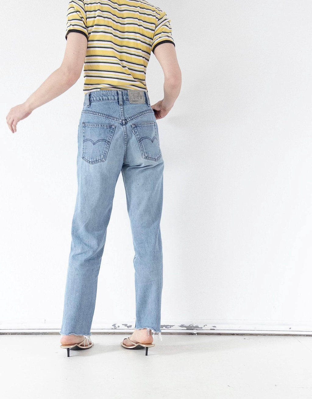 Levis 565 Relaxed Fit Jeans W28 L31 90s Vintage Reworked Light Blue Loose 1997 Silver Tab