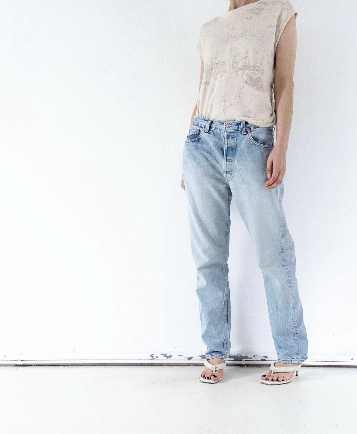 Levis 501 Jeans W32 L32 90s Vintage Made in France Faded Light Blue Distressed Denim 1996
