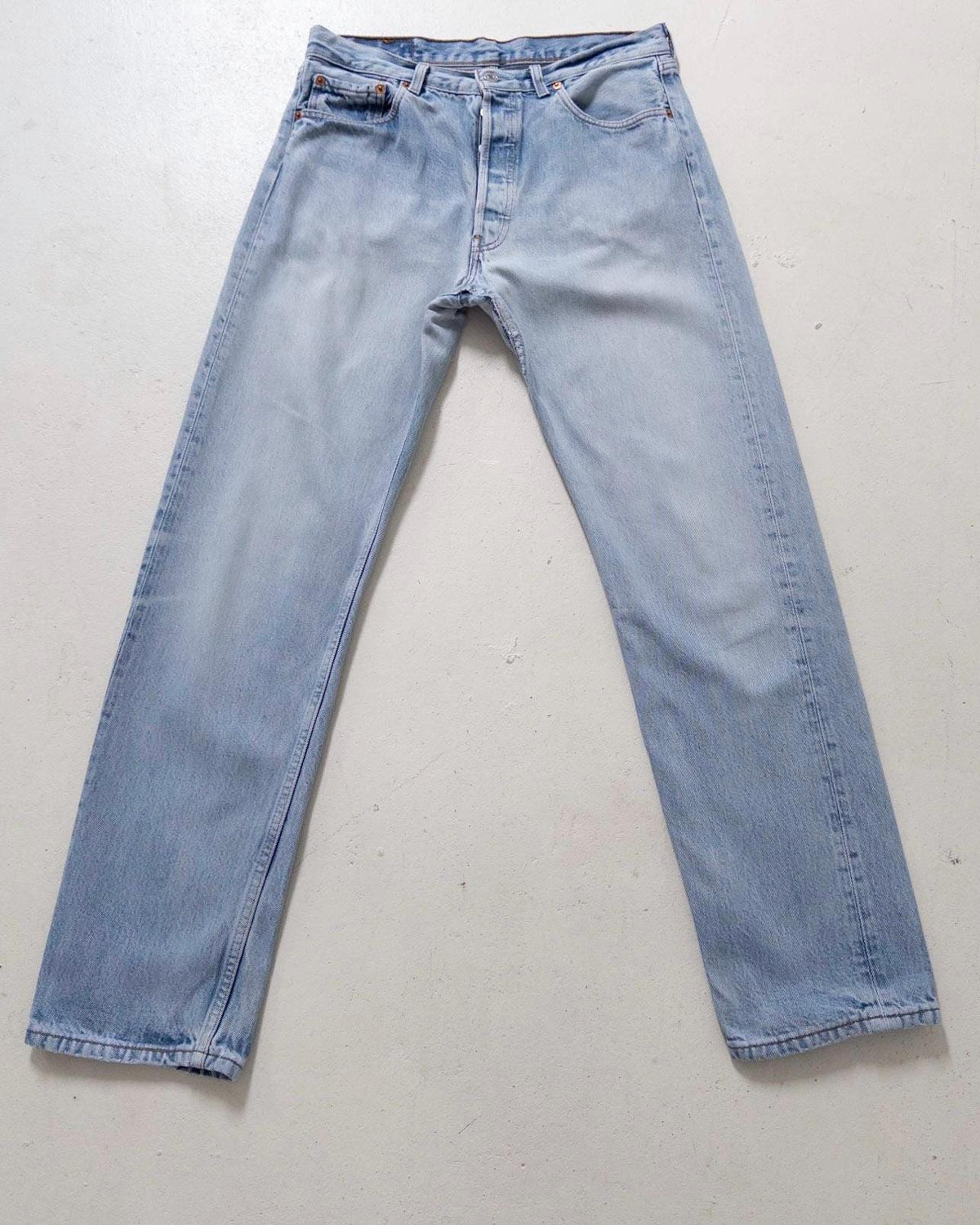 Levis 501 Jeans W32 L32 90s Vintage Made in France Faded Light Blue Distressed Denim 1996