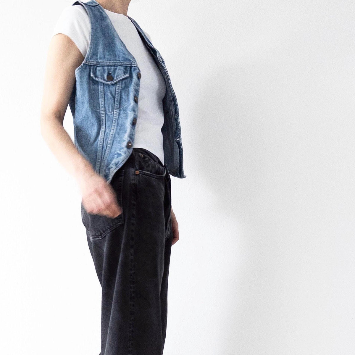 Levis Jeansweste S 70s Vintage Made in USA Faded Mid to Light Blue Orange Tab 1976