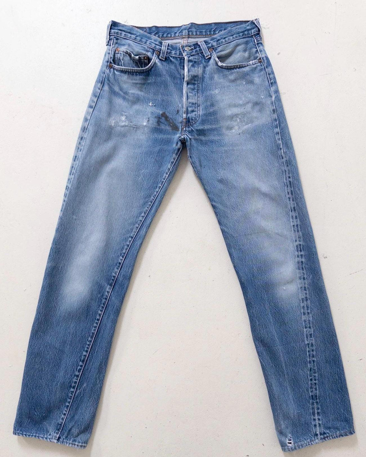 Vintage Levis 501 Selvedge Redline W29-30 L33 80s Vintage faded Dark to Mid Blue Denim Distressed Paint Splattered Made in USA 1983