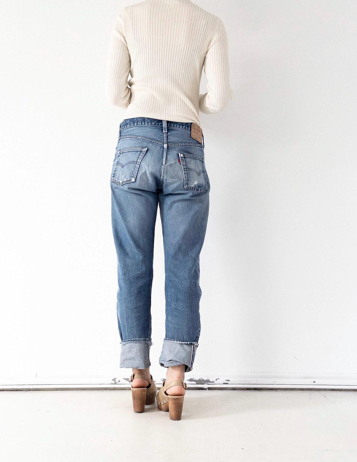 Vintage Levis 501 Selvedge Redline W29-30 L33 80s Vintage faded Dark to Mid Blue Denim Distressed Paint Splattered Made in USA 1983