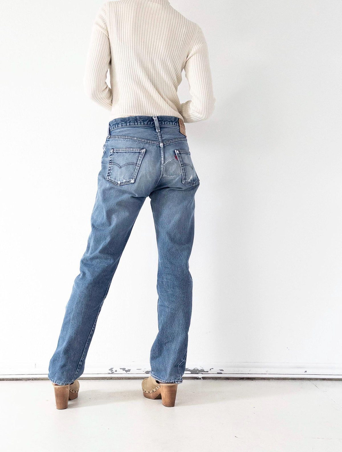 Vintage Levis 501 Selvedge Redline W29-30 L33 80s Vintage faded Dark to Mid Blue Denim Distressed Paint Splattered Made in USA 1983