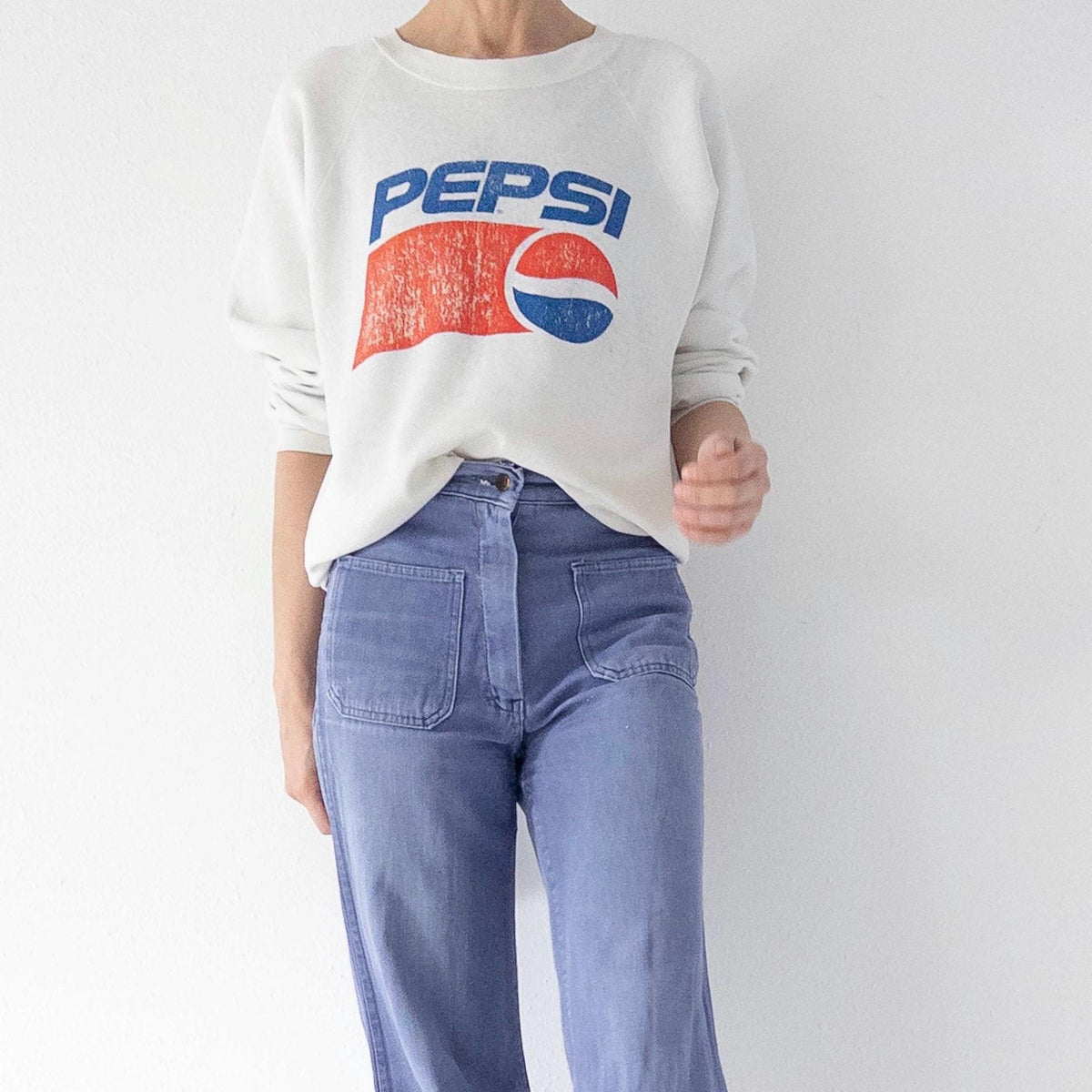 Fruit of the Loom Sweater L Pepsi Thrashed White Oversized Crewneck 80s Vintage Made in USA