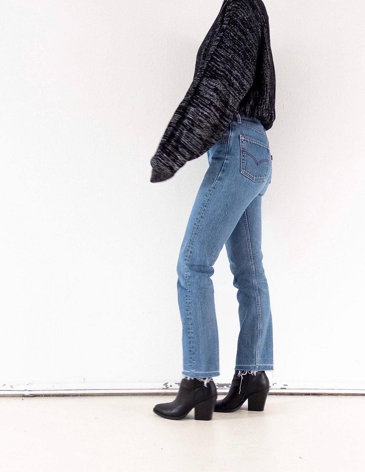 Levis 501 W26 L32 90s Vintage Faded Mid Blue 6501 Denim Made in Belgium 1996