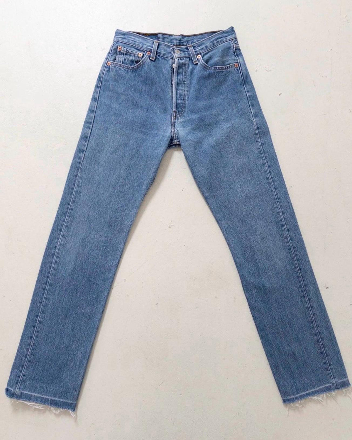 Levis 501 W26 L32 90s Vintage Faded Mid Blue 6501 Denim Made in Belgium 1996