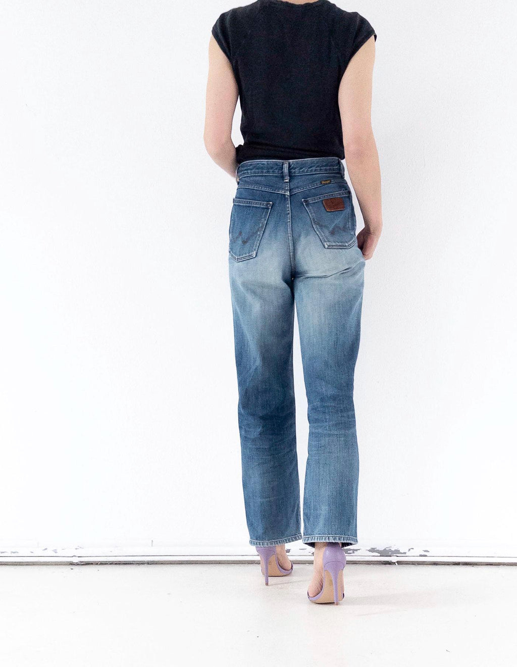 Lady Wrangler W28 L33 Faded Mid Blue Soft Worn Denim High Waist Straight Wide Leg Loose Fit Denim 1981