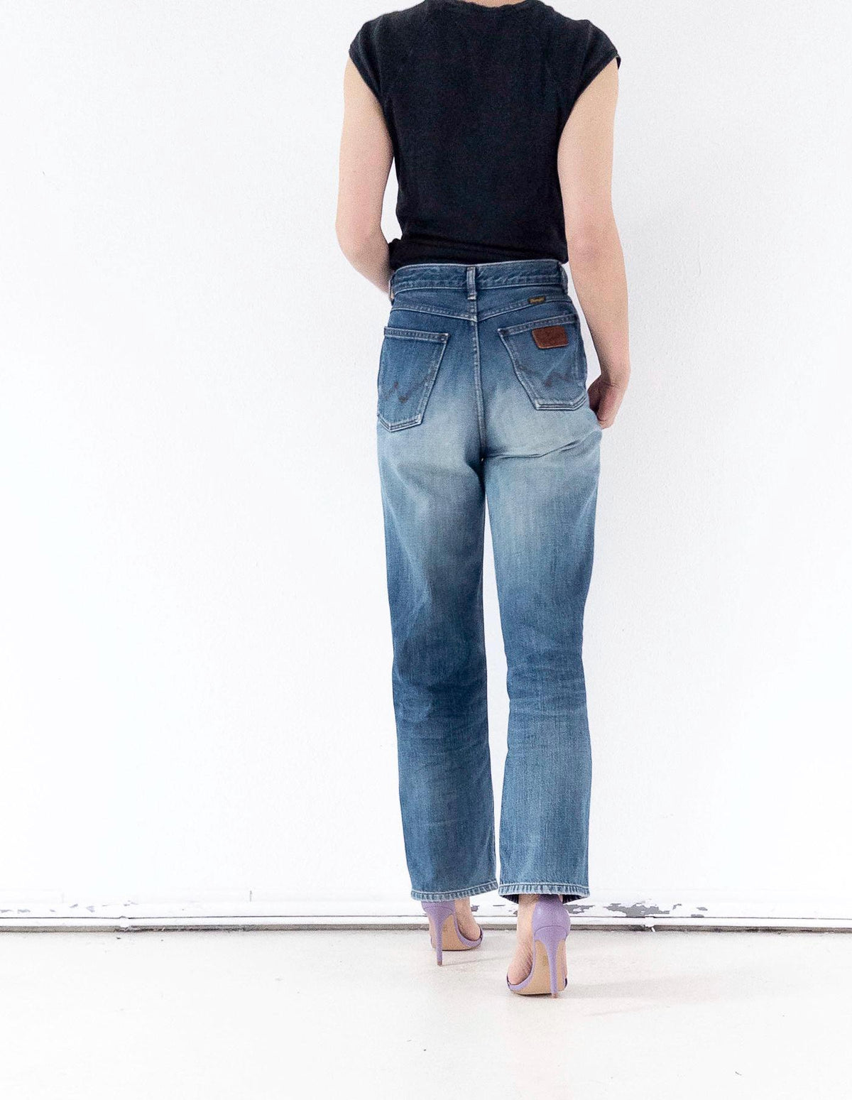 Lady Wrangler W28 L33 Faded Mid Blue Soft Worn Denim High Waist Straight Wide Leg Loose Fit Denim 1981