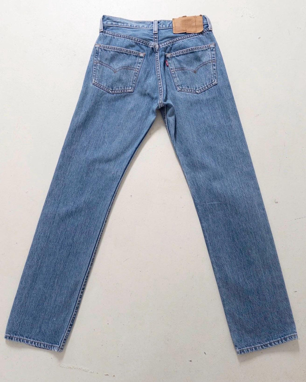 Levis 501xx W26/27 L33 90s Made in USA Button 555 Mid Blue Denim 1997