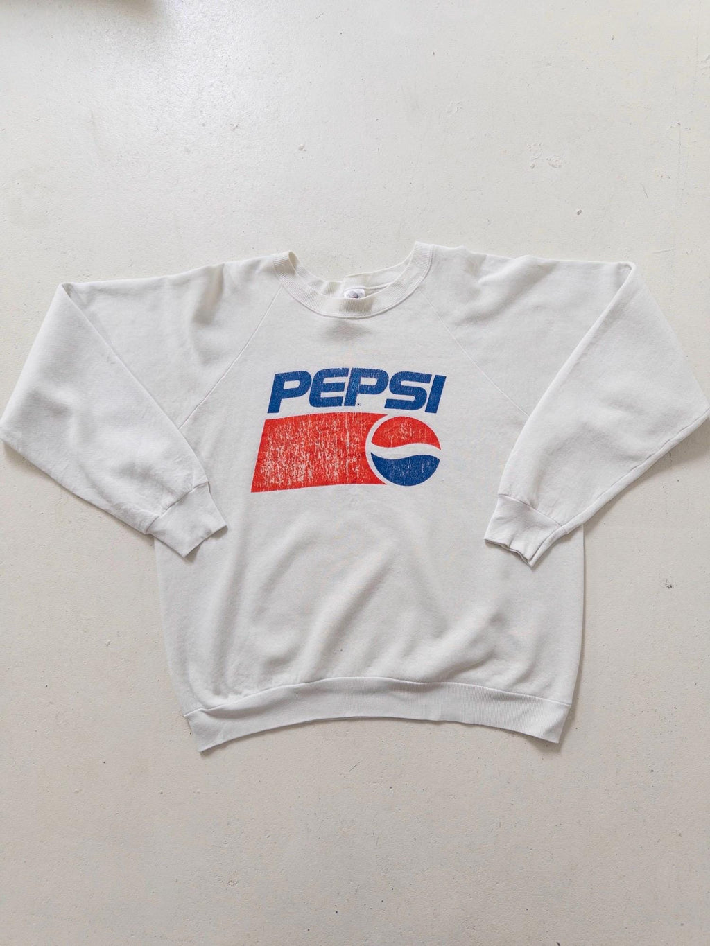 Fruit of the Loom Sweater L Pepsi Thrashed White Oversized Crewneck 80s Vintage Made in USA