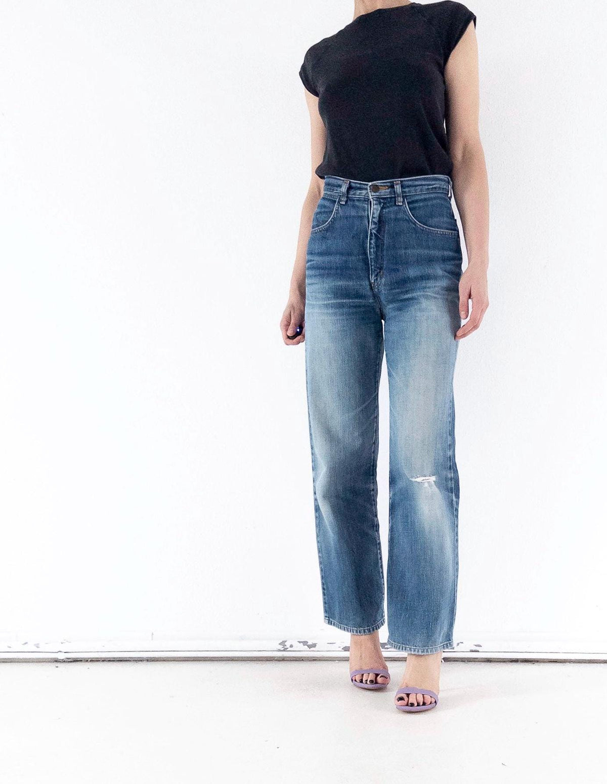Lady Wrangler W28 L33 Faded Mid Blue Soft Worn Denim High Waist Straight Wide Leg Loose Fit Denim 1981