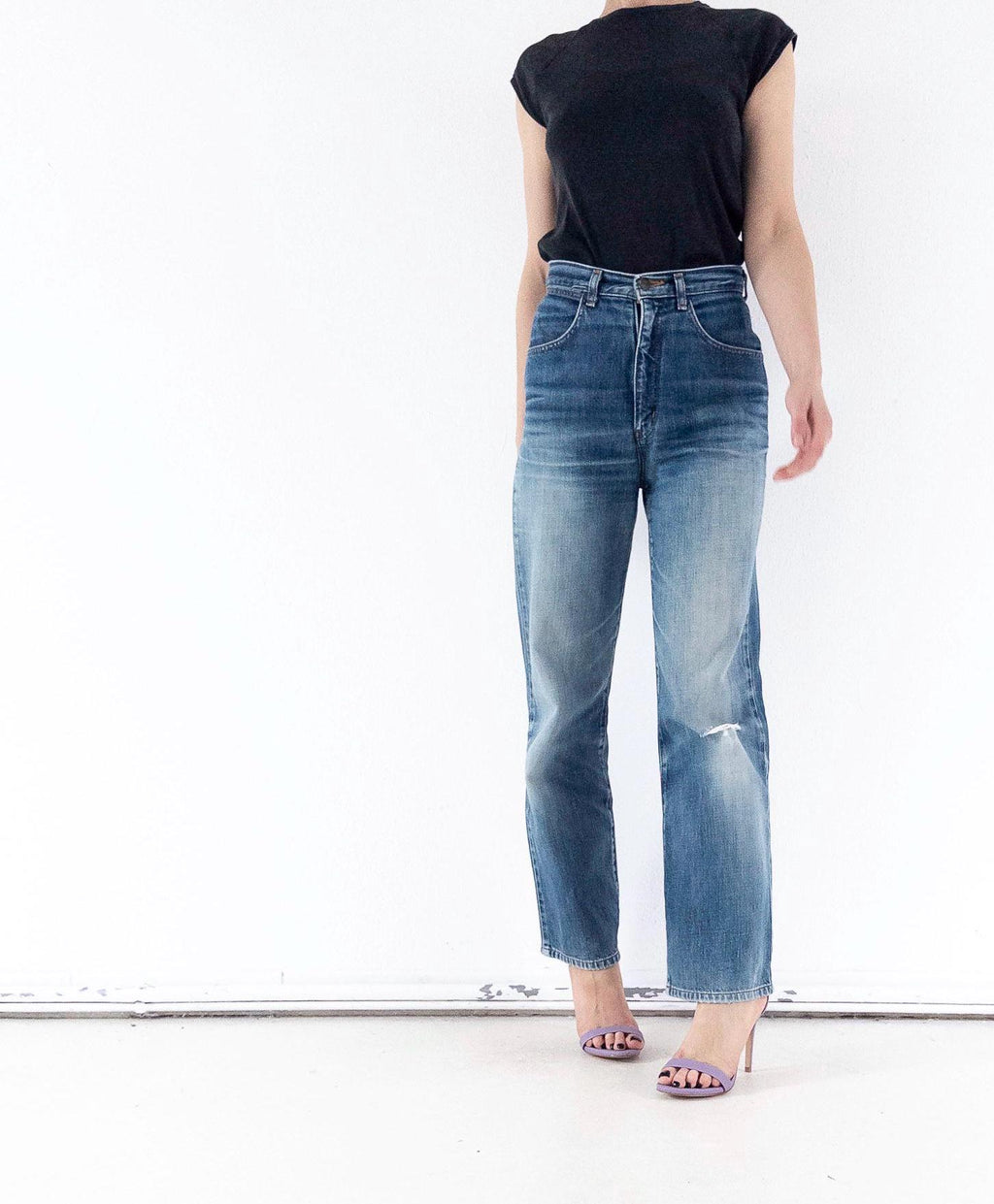Lady Wrangler W28 L33 Faded Mid Blue Soft Worn Denim High Waist Straight Wide Leg Loose Fit Denim 1981