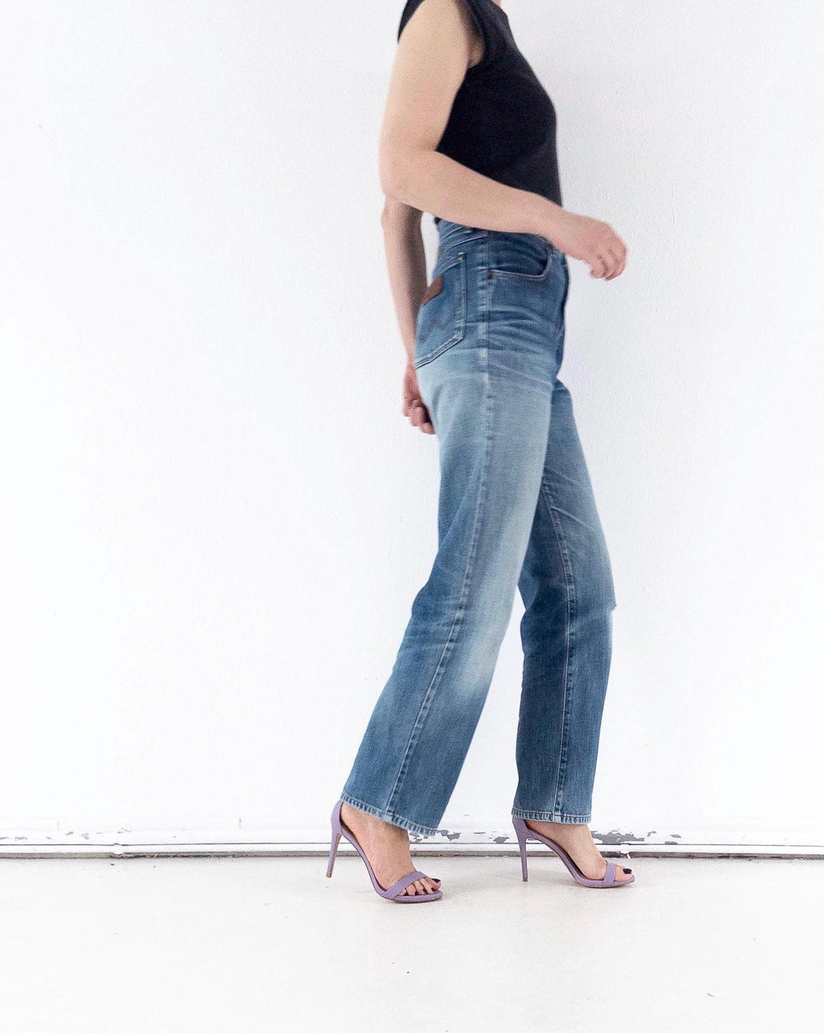 Lady Wrangler W28 L33 Faded Mid Blue Soft Worn Denim High Waist Straight Wide Leg Loose Fit Denim 1981