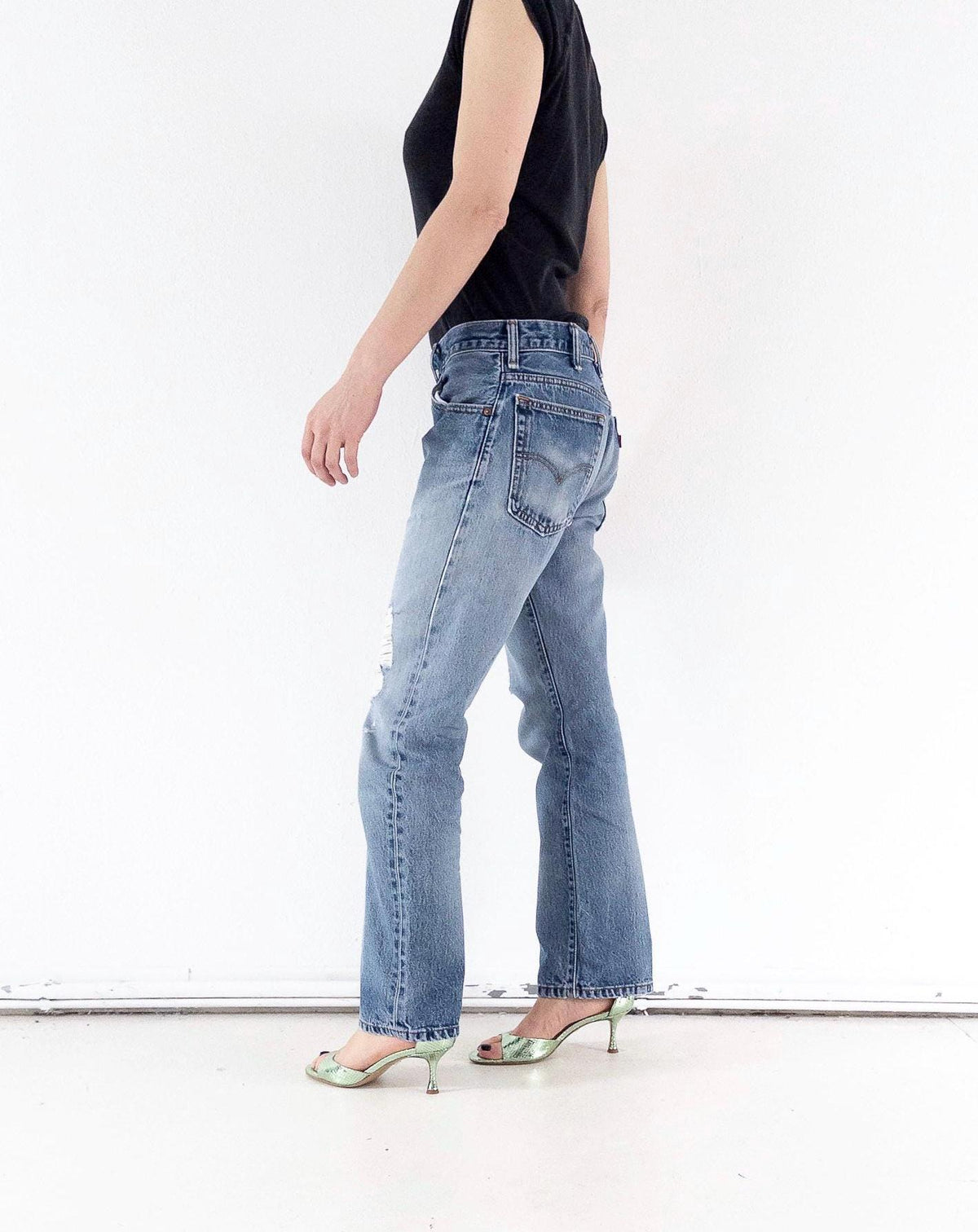Levis 517 Flared Jeans W31 L32 90s 00s Vintage Thrashed Distressed Faded Mid Blue Boot Cut Denim