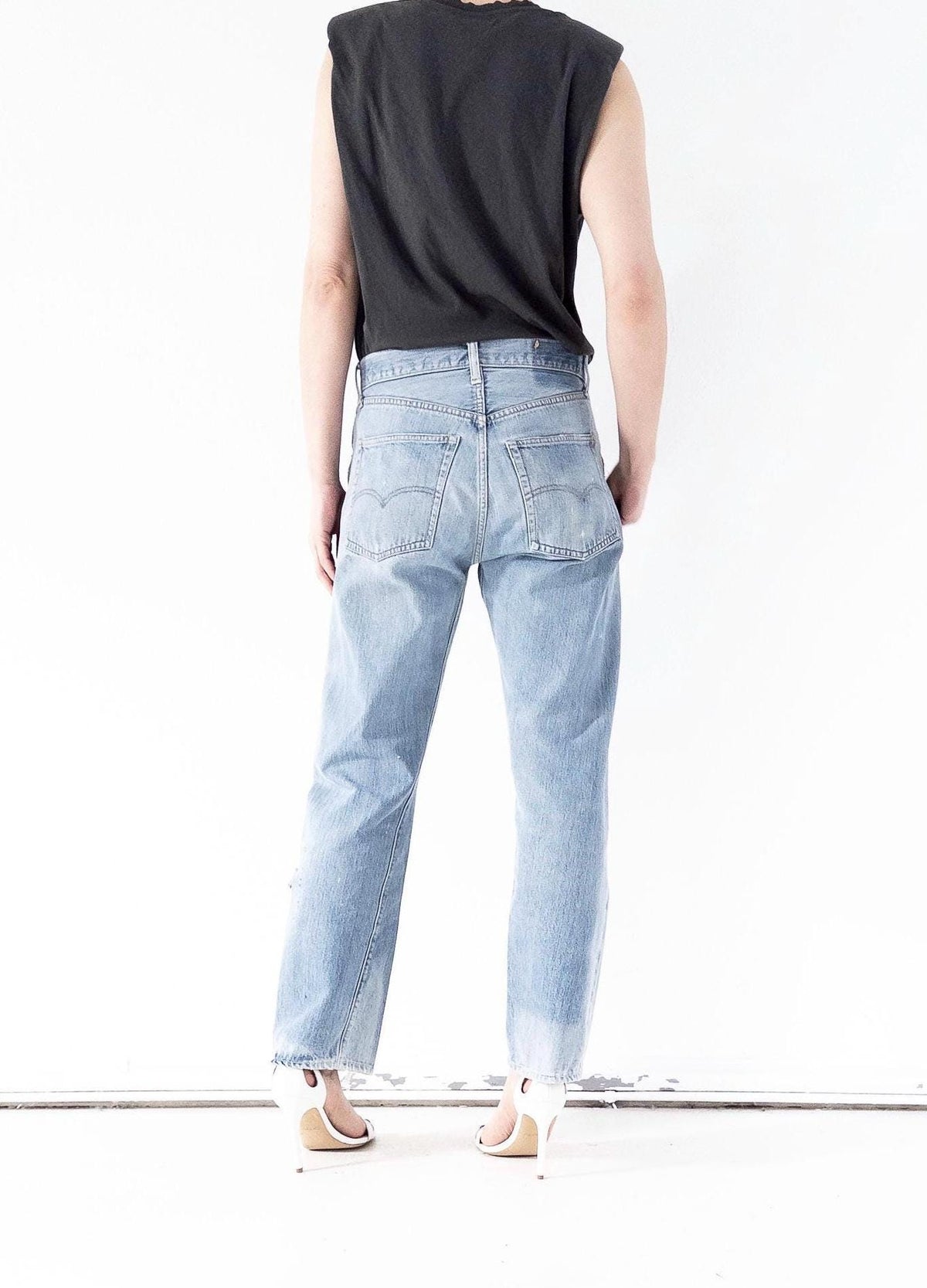 Levis 501 Selvedge W29 Jeans 60s Vintage Made in USA Redline Single Stitch Button Stamp 6 Thrashed Distressed Light Blue Denim