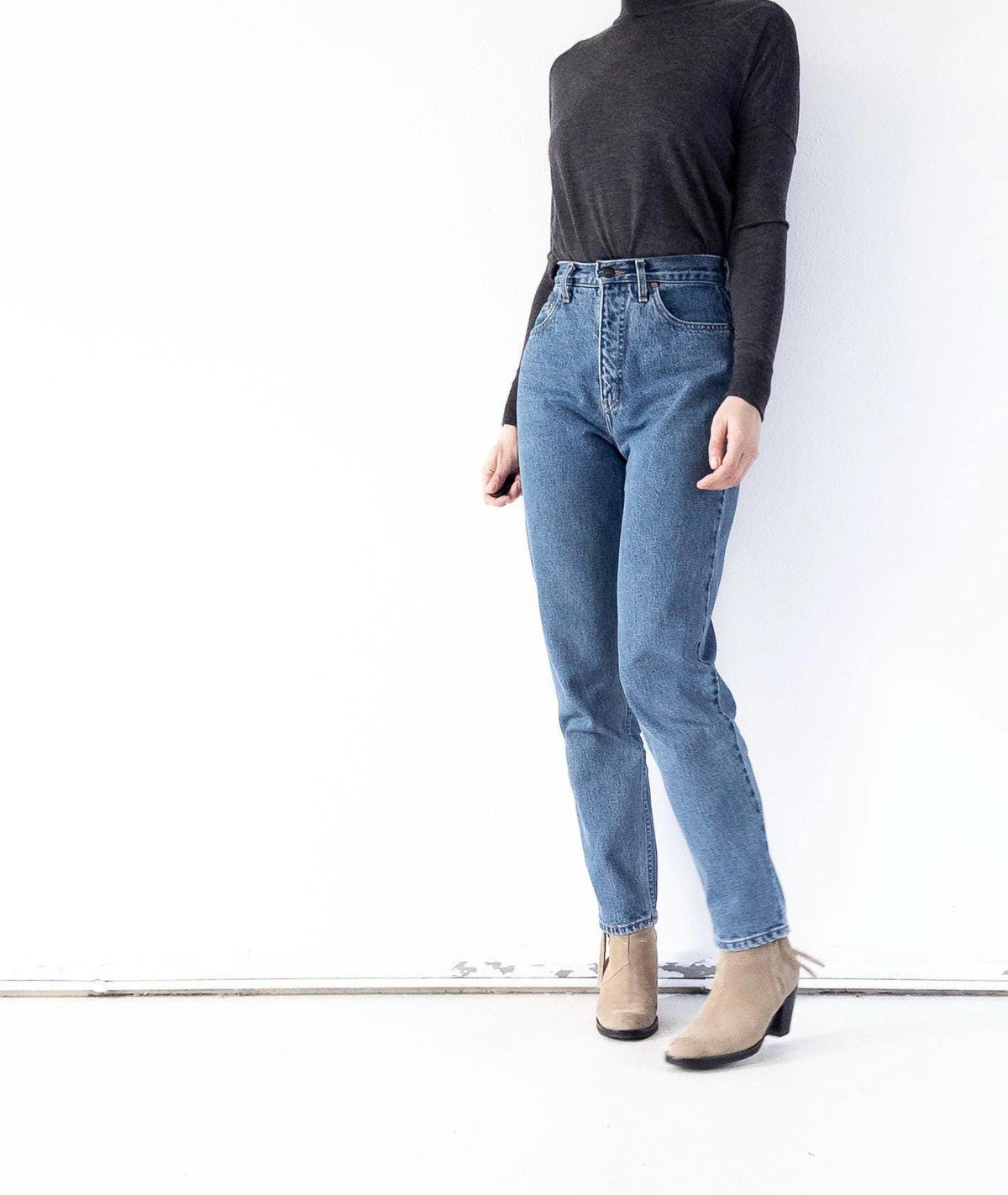 Levis 881 Jeans W25 L32 90s Vintage Made in USA Mid Blue High Waist Denim Orange Tab 1992