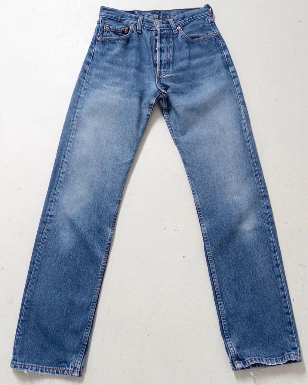 Levis 501 W28 L34 90s Vintage Faded Mid Blue Jeans Soft Worn In Denim 1994