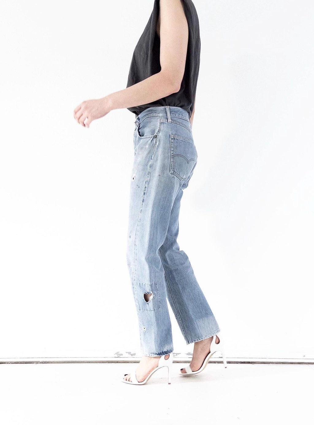 Levis 501 Selvedge W29 Jeans 60s Vintage Made in USA Redline Single Stitch Button Stamp 6 Thrashed Distressed Light Blue Denim