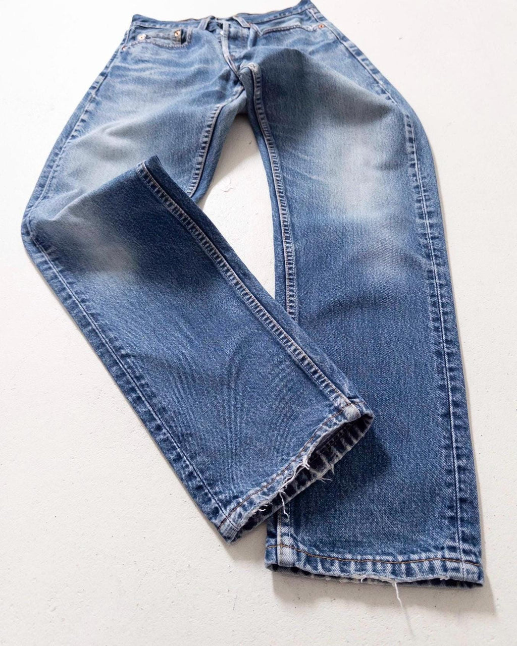 Levis 598 W25 L32 90s Vintage Faded Mid Blue Button Fly Denim Made in UK 1995