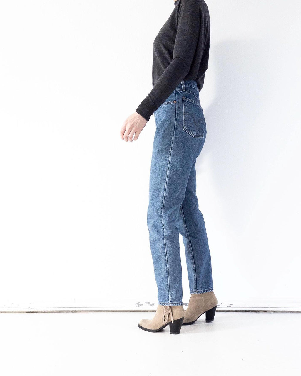 Levis 881 Jeans W25 L32 90s Vintage Made in USA Mid Blue High Waist Denim Orange Tab 1992
