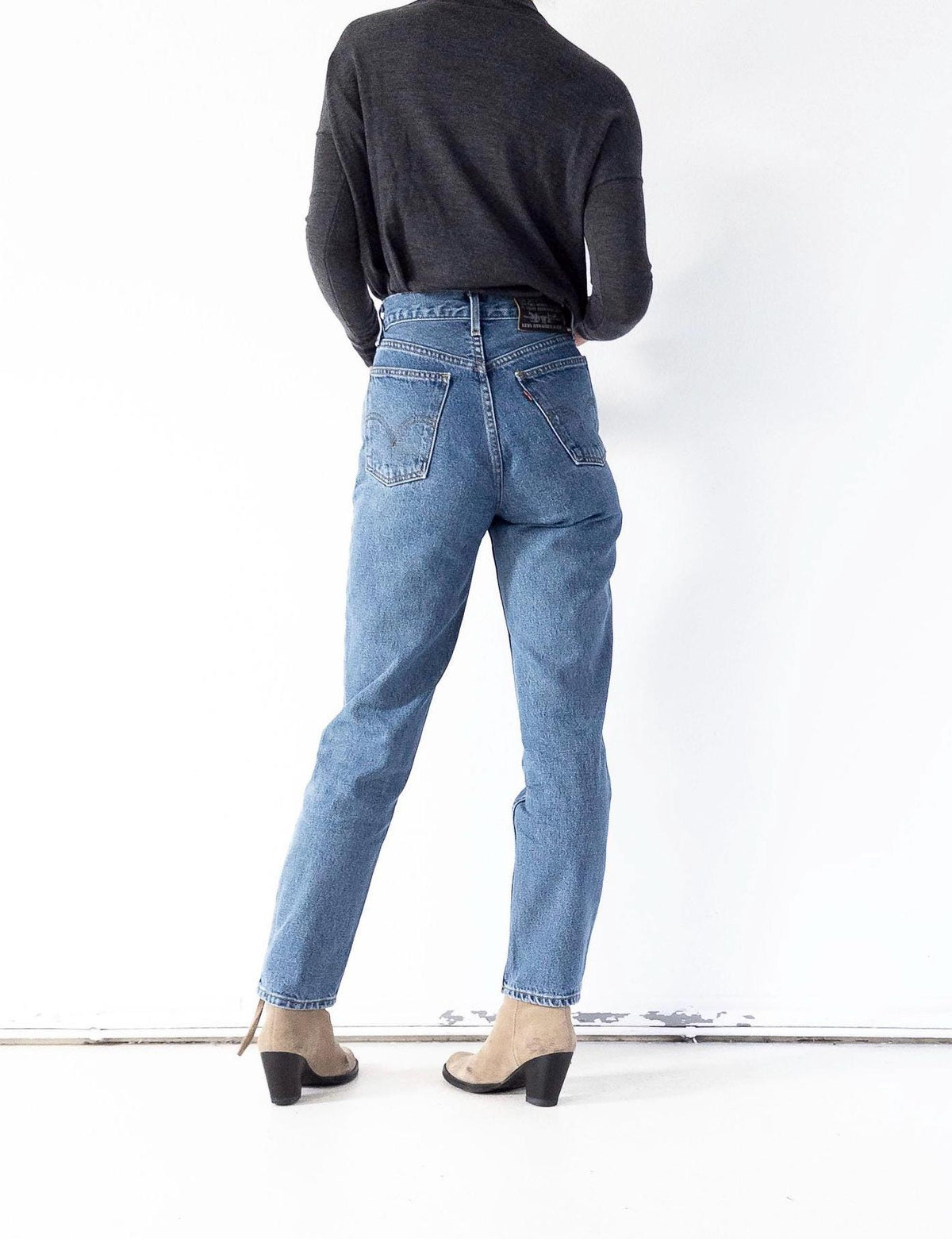 Levis 881 Jeans W25 L32 90s Vintage Made in USA Mid Blue High Waist Denim Orange Tab 1992