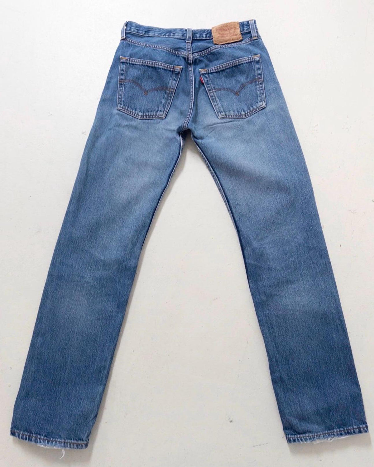 Levis 501 W28 L34 90s Vintage Faded Mid Blue Jeans Soft Worn In Denim 1994