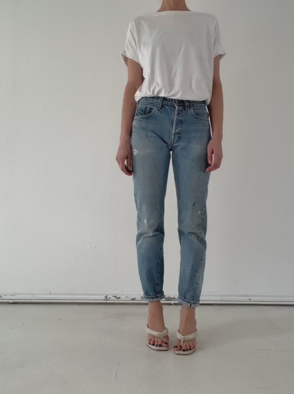 Levis 501 Selvedge Redline Jeans W25 L30 80s Vintage Made in USA Distressed Mid Blue Denim 1982