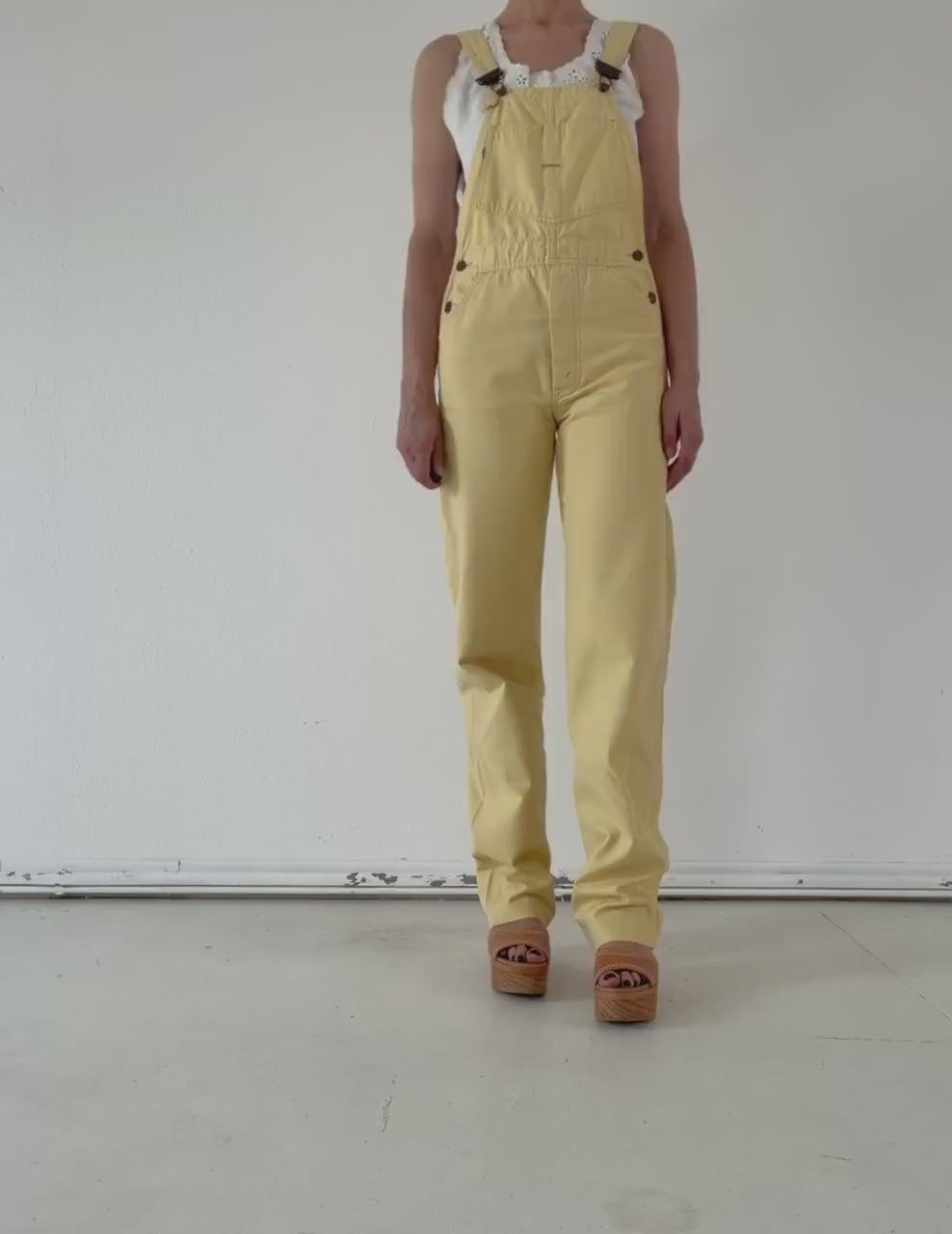 Vintage Levis Latzhose 1979 Made in UK XS W25 | Carpenter Dungarees  | White Tab Overall Workwear | 70s Yellow Denim