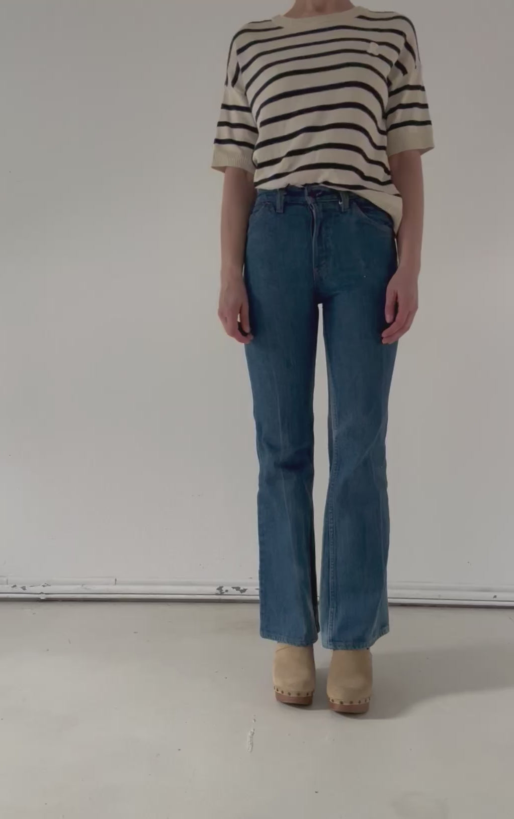 W23 - 24 L33 Levis Bellbottoms 70s Vintage Made in USA