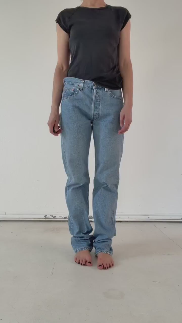 Levis 501 Jeans W30/31 L36  1995 Mid Blue Boyfriend Denim Made in USA 90s Vintage