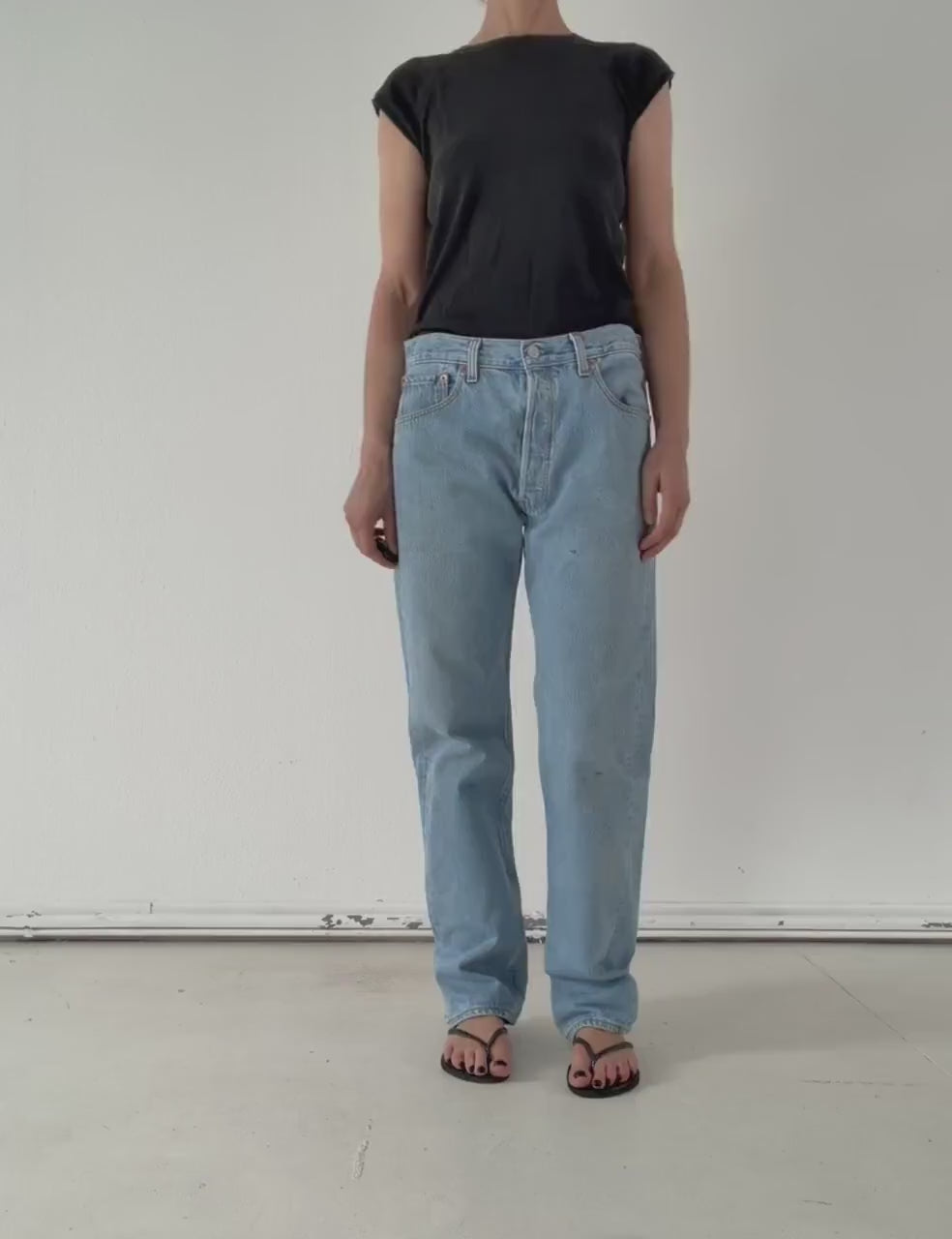 Vintage Levis 501 |  W31/32 L33 | Made in USA 1997 | Paint‑Splattered Denim | 90s Boyfriend Jeans