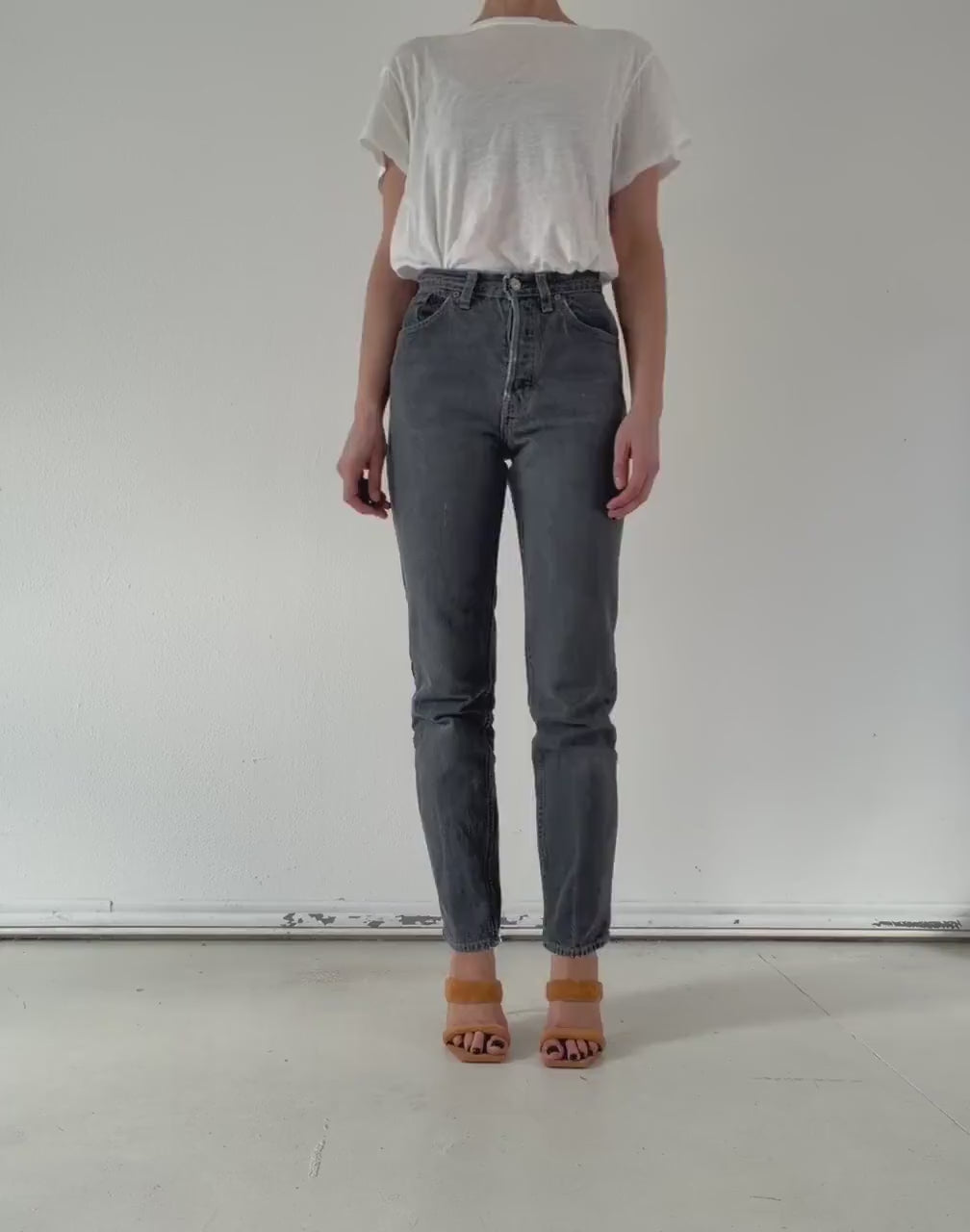Levis 26501 Jeans W26 L32 80s Vintage Made in USA Gray Faded High Waist Denim 1985