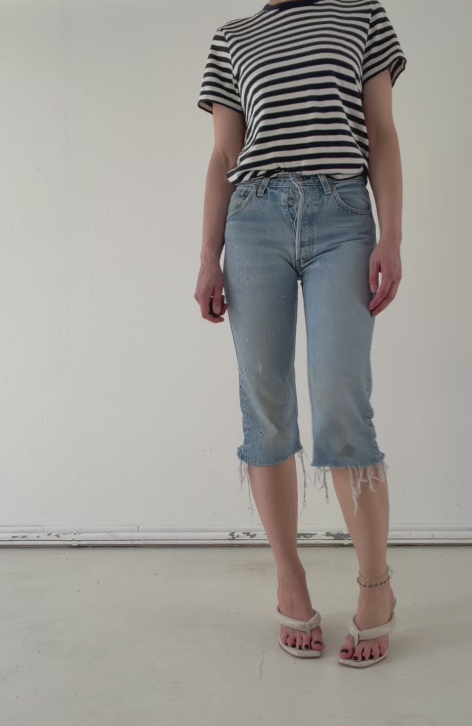 W25 -26 Levis 501 Shorts| Capri Cutoffs | 70s 80s Vintage Made in USA