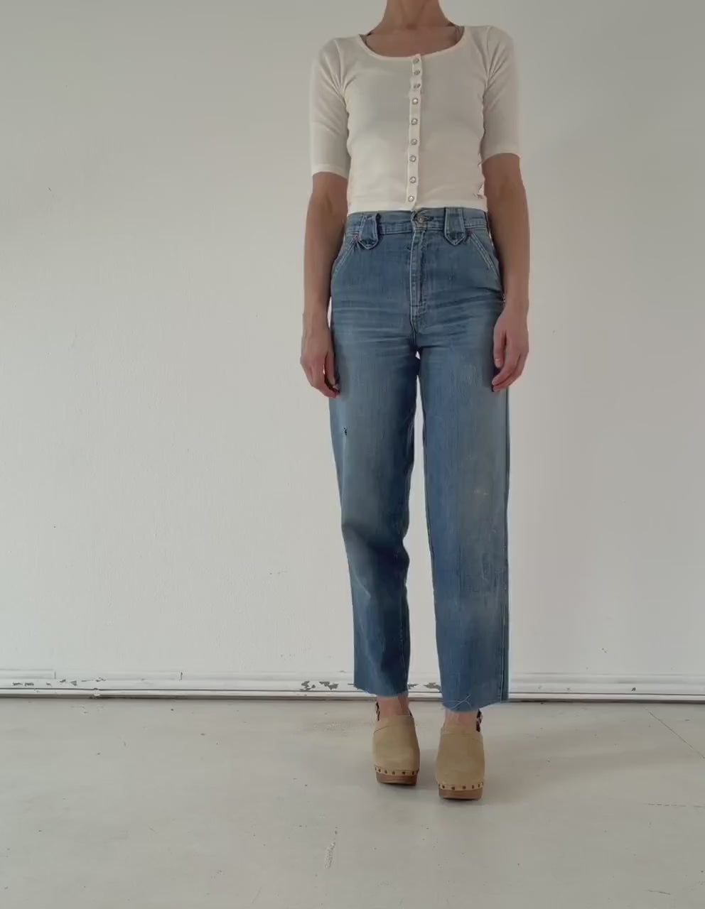 80s Vintage Levis Jeans W27 L39 White Tab Faded Mid Blue Denim Mom Fit Made in Belgium 1980
